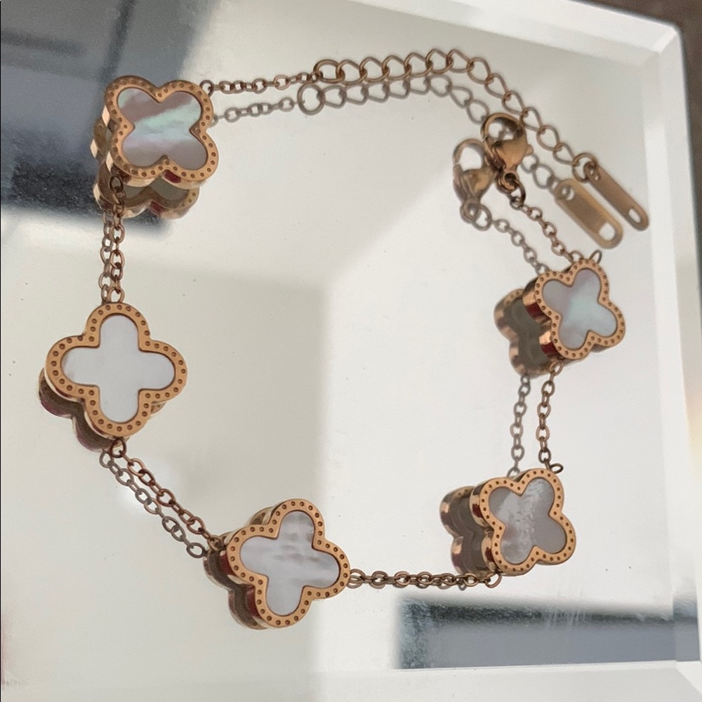 Elegant Gold and White Clover Bracelet